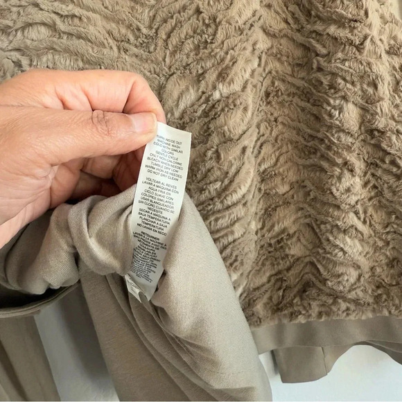 Chico’s Women Faux Fur Ponte Taupe Tan Jacket Cardigan Paneled Solid Size 3 NWOT - Picture 8 of 11